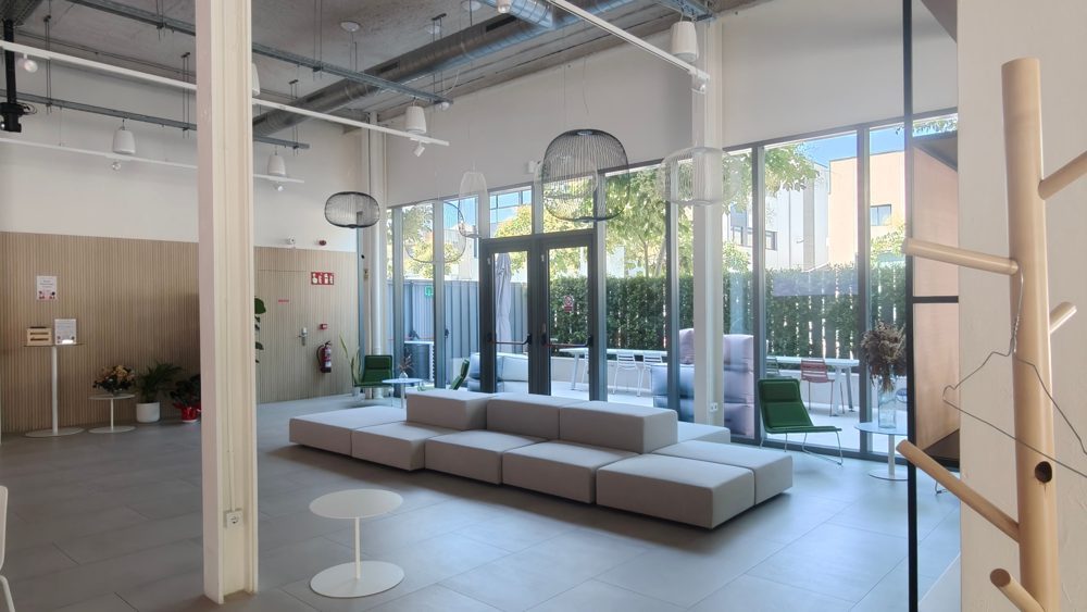 Vestíbulo de acceso de un edificio de oficinas
